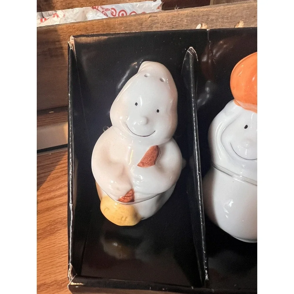 NEW Glossy Ceramic Friendly Ghost Halloween Salt & Pepper Shakers Party Supplies